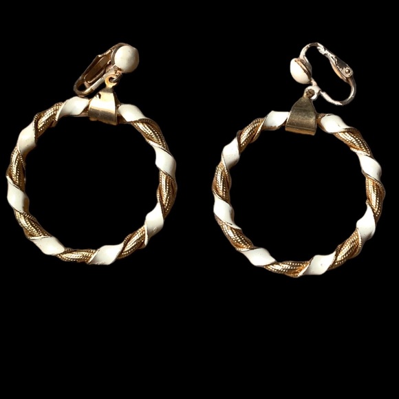 Vintage 1970’s Gold Plated & Creamy White Twisted Hoop Clip Earrings Jewelry - Picture 3 of 8